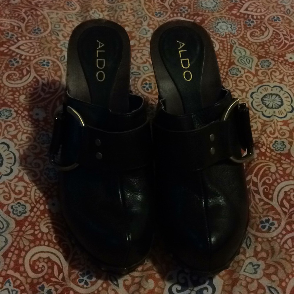 Aldo Heal Clogs. Excellent used condition.